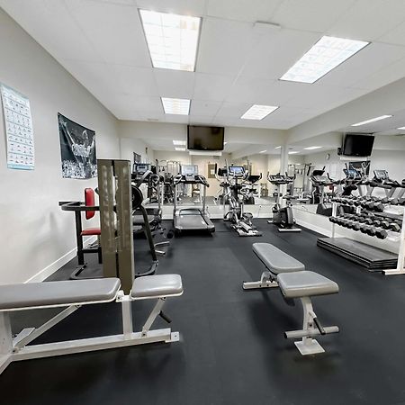Coast Abbotsford Hotel & Suites Екстериор снимка