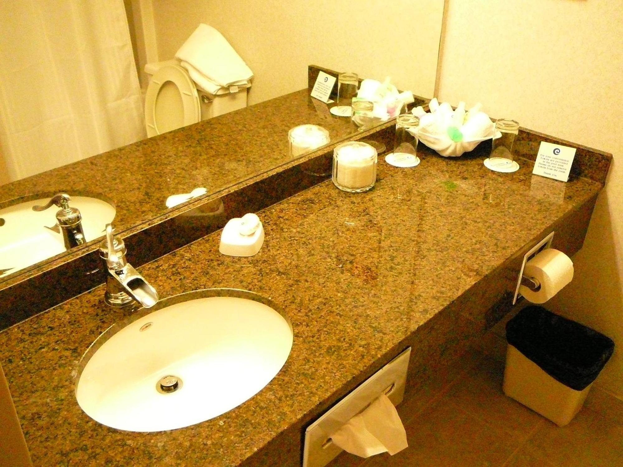 Coast Abbotsford Hotel & Suites Екстериор снимка