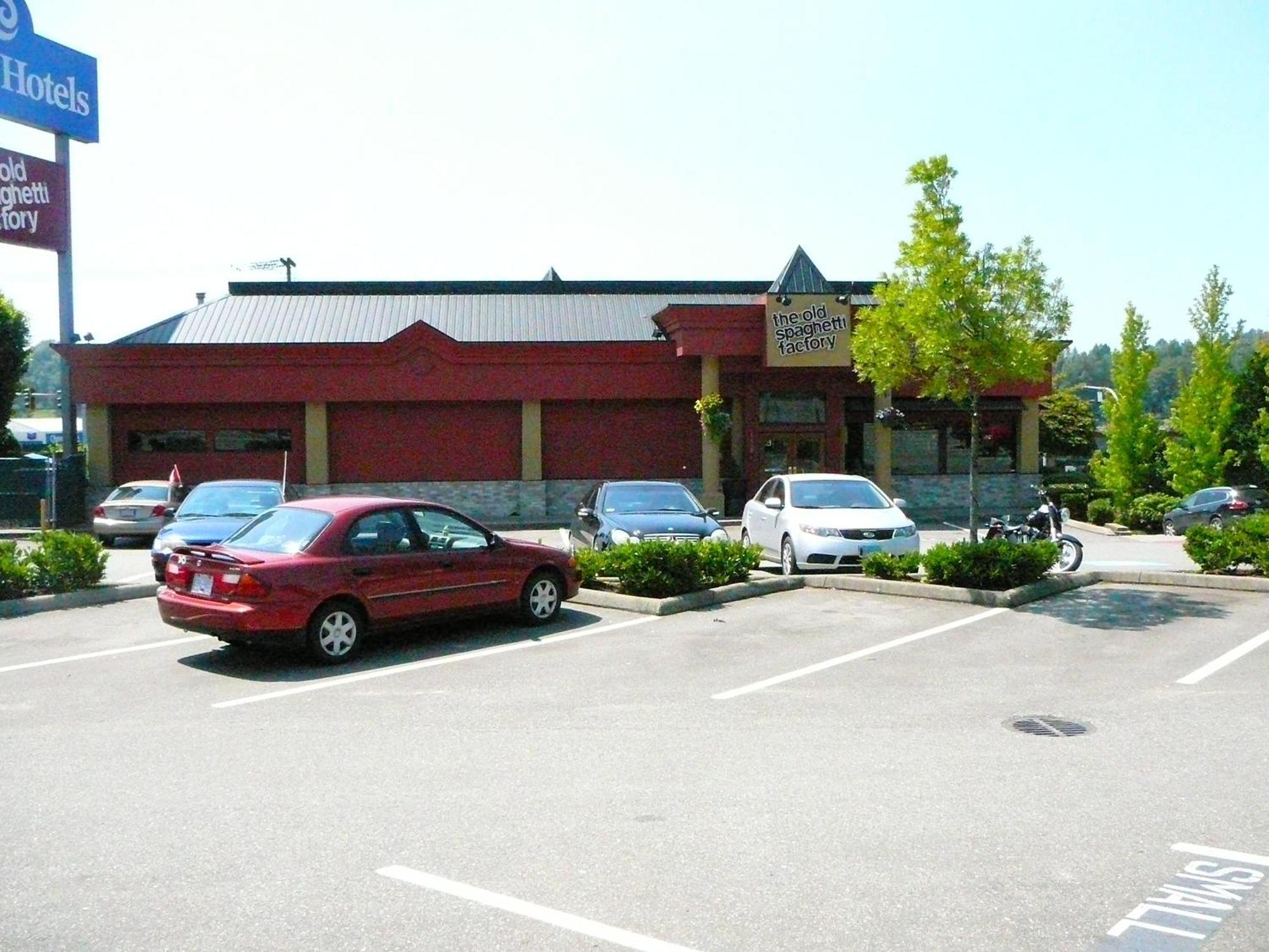Coast Abbotsford Hotel & Suites Екстериор снимка