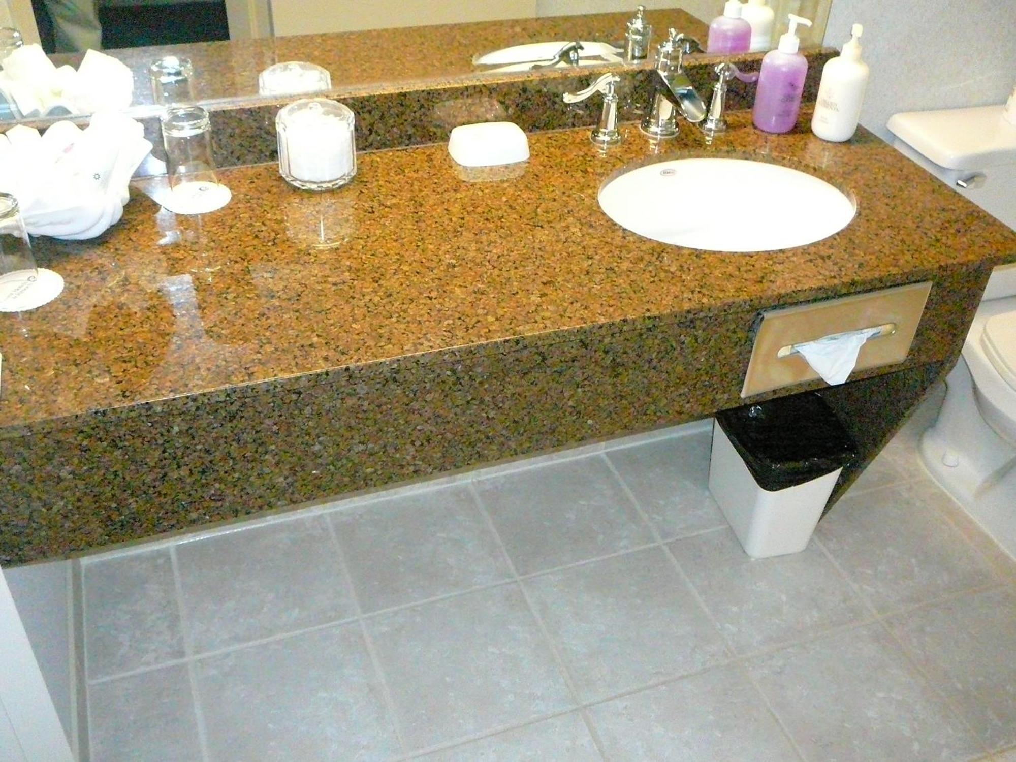 Coast Abbotsford Hotel & Suites Екстериор снимка