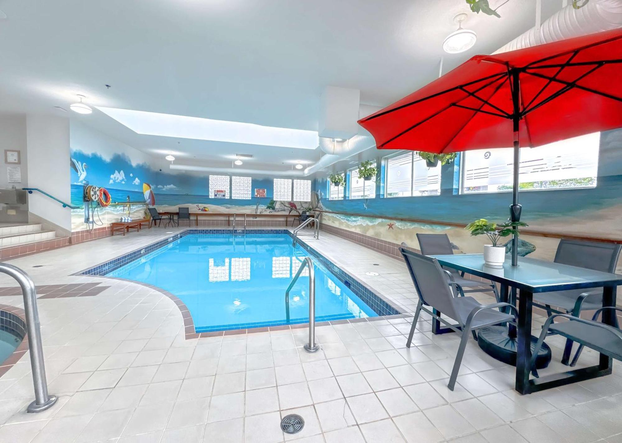 Coast Abbotsford Hotel & Suites Екстериор снимка