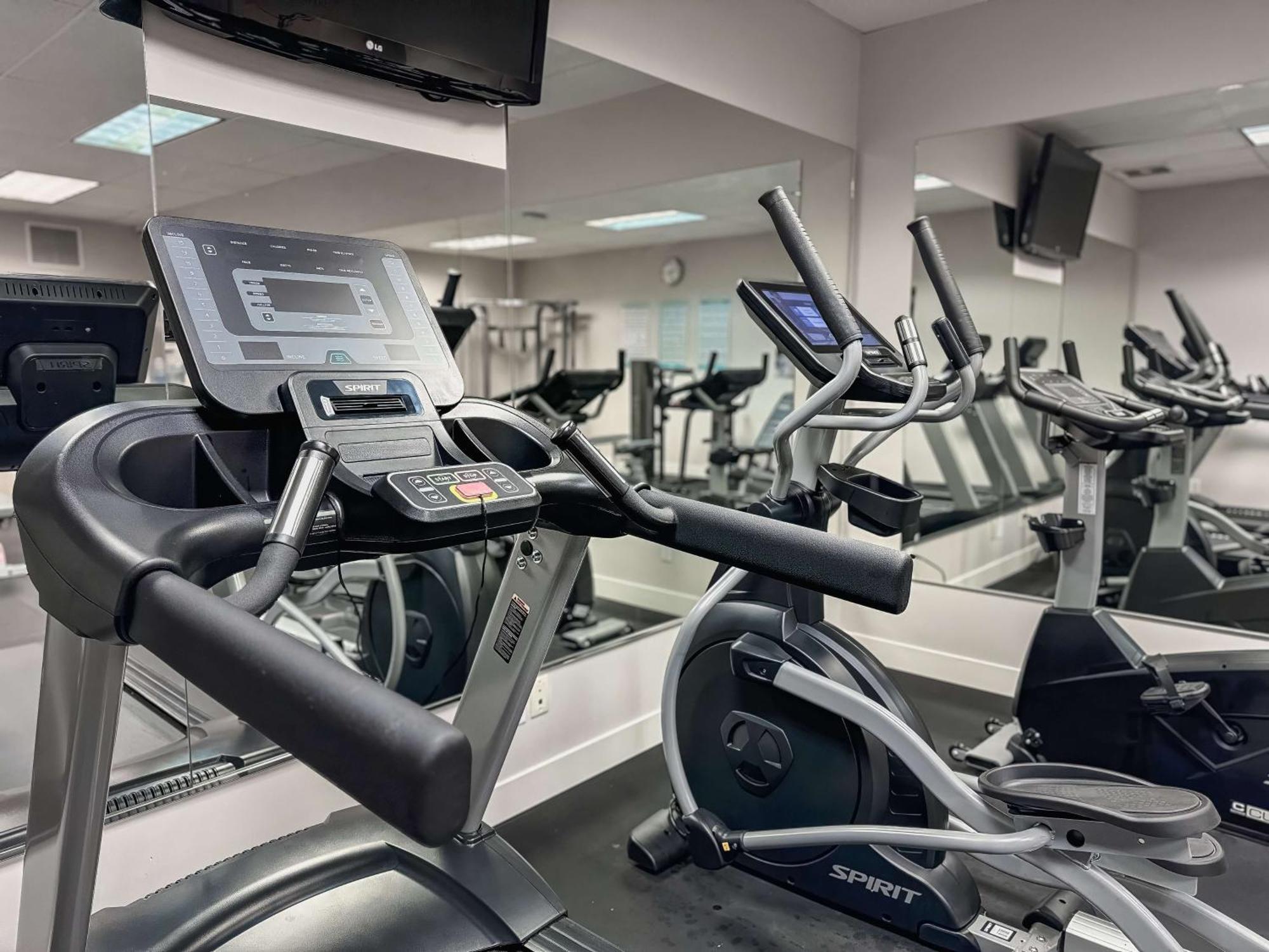 Coast Abbotsford Hotel & Suites Екстериор снимка