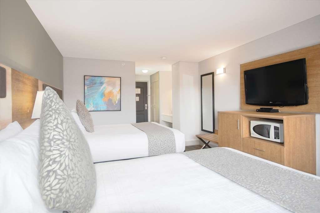 Coast Abbotsford Hotel & Suites Стая снимка