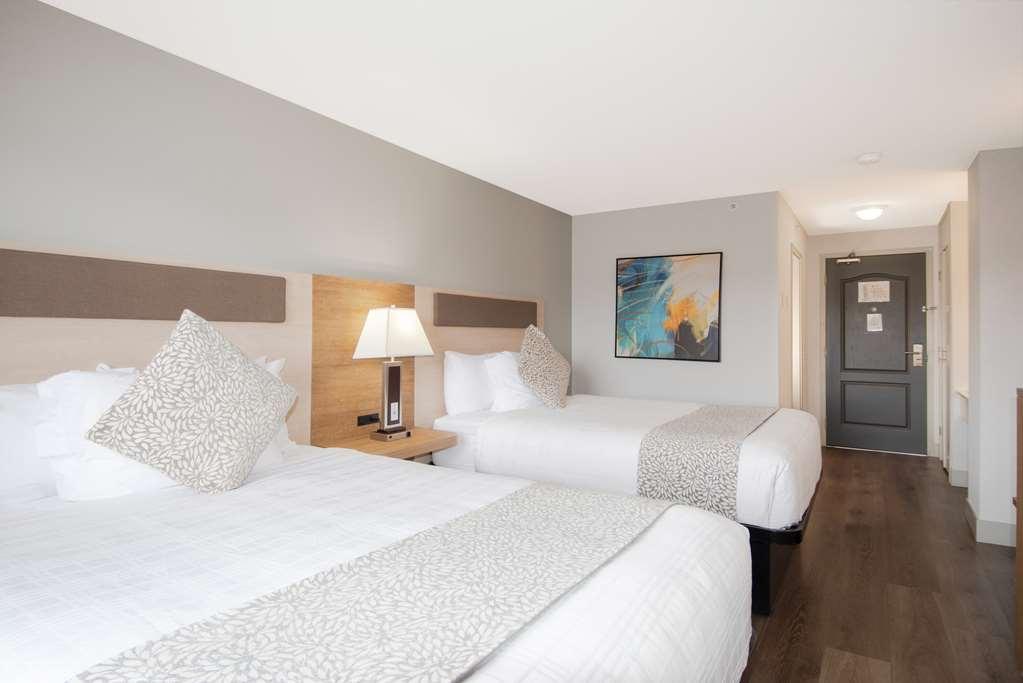 Coast Abbotsford Hotel & Suites Стая снимка