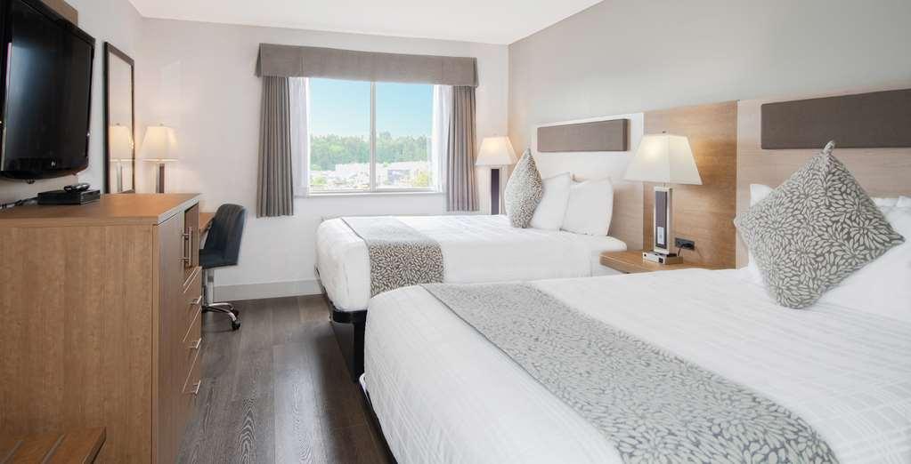 Coast Abbotsford Hotel & Suites Стая снимка