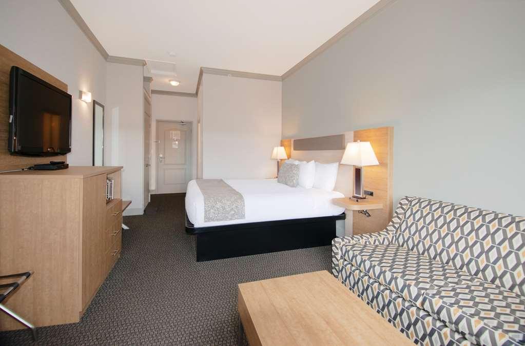 Coast Abbotsford Hotel & Suites Стая снимка