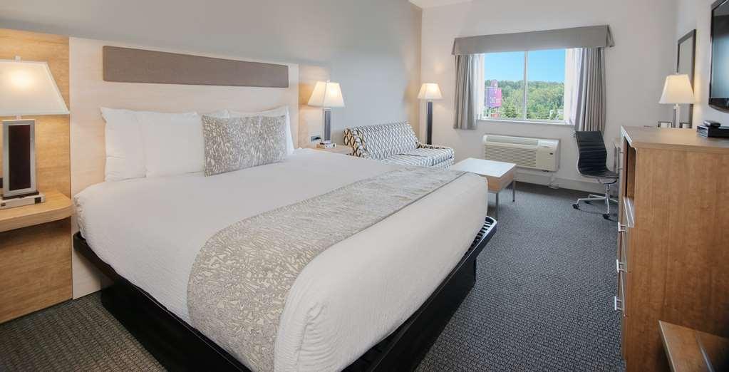 Coast Abbotsford Hotel & Suites Стая снимка