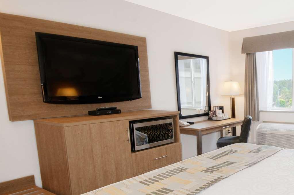 Coast Abbotsford Hotel & Suites Стая снимка
