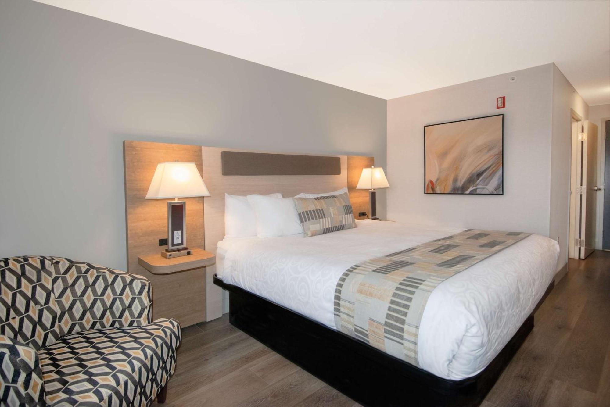 Coast Abbotsford Hotel & Suites Екстериор снимка