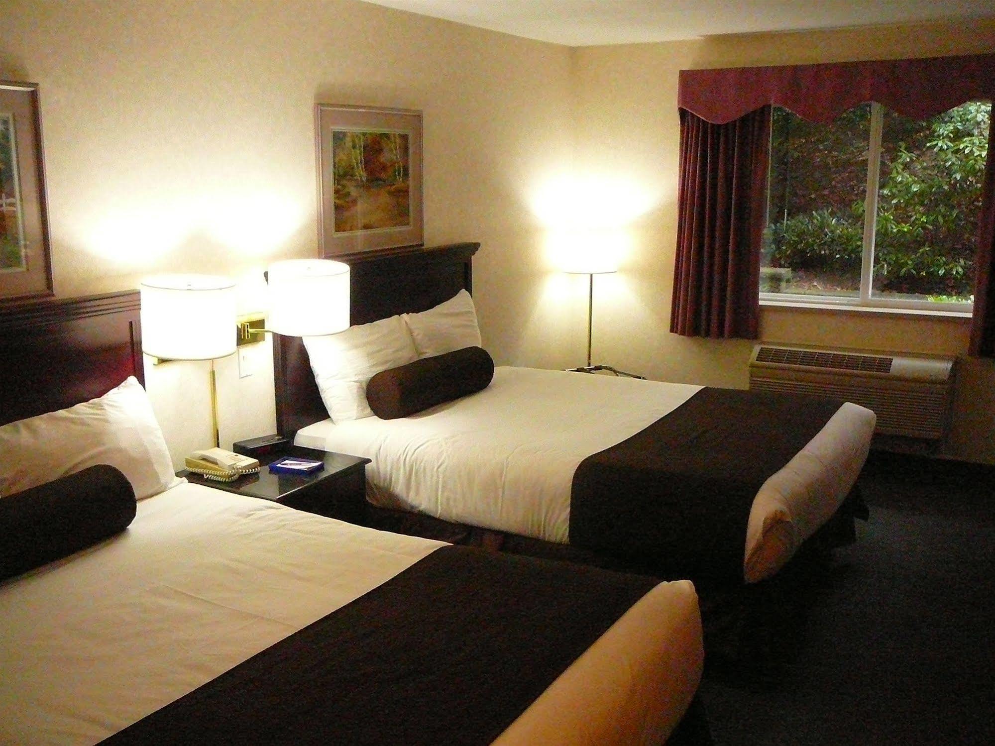Coast Abbotsford Hotel & Suites Екстериор снимка
