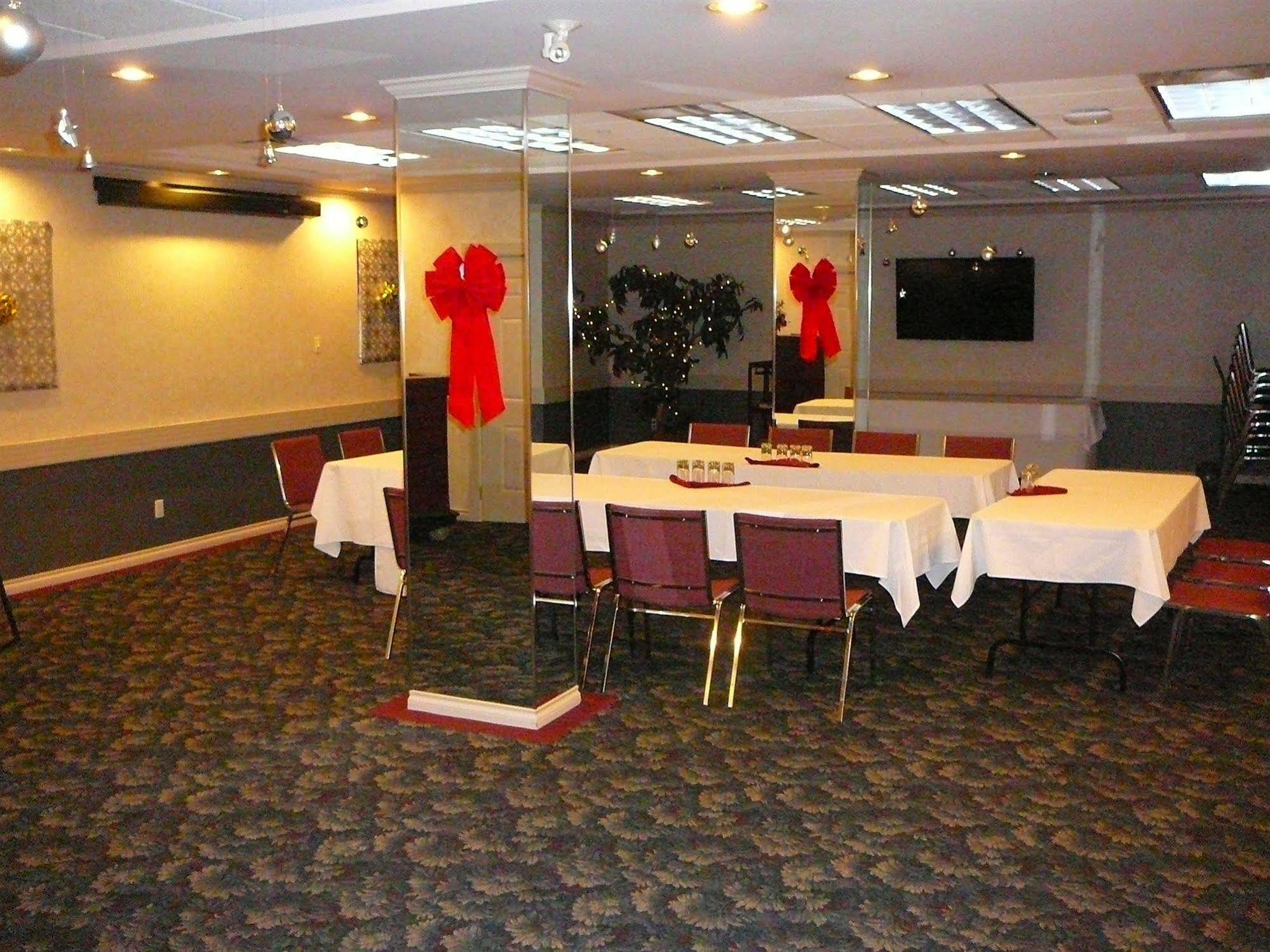 Coast Abbotsford Hotel & Suites Екстериор снимка