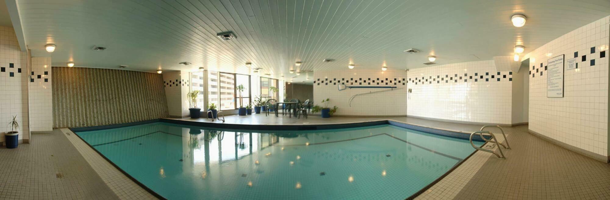 Coast Abbotsford Hotel & Suites Екстериор снимка